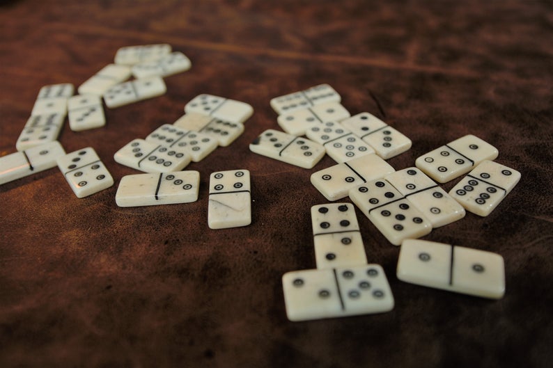 domino set made of bone